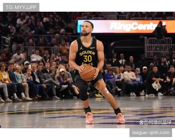 奥尼尔低位背打主导篮下,胜过库里拉扯空间牵制 奥尼尔低位背打主导篮下,胜过库里拉扯空间牵制